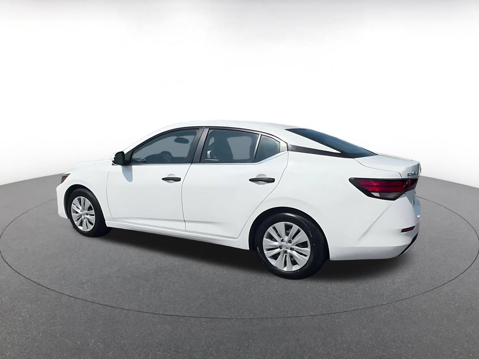 Used 2025 Nissan Sentra S FWD image 9