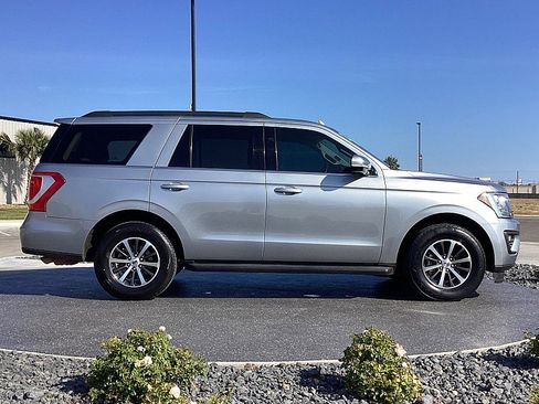 Used 2020 Ford Expedition XLT w/ Equipment Group 201A image 4