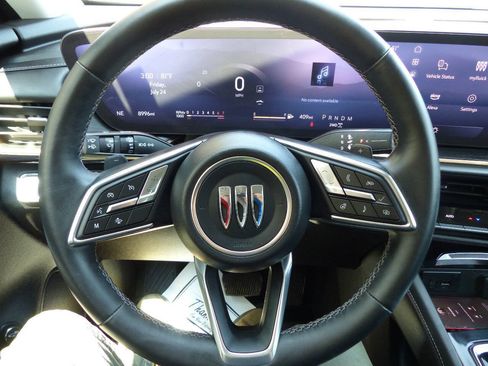 Used 2025 Buick Envision Avenir AWD/4WD image 41