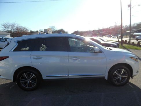 Used 2019 INFINITI QX60 Luxe w/ Essential Package image 4