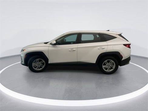 Used 2025 Hyundai Tucson SE image 9