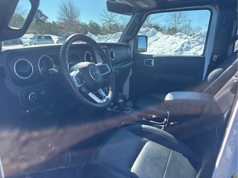 Used 2023 Jeep Wrangler Sahara w/ Cold Weather Group image 11