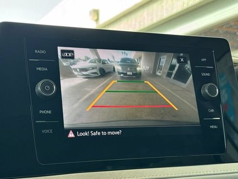 Used 2025 Volkswagen Taos SE FWD image 19