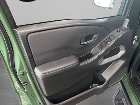 Used 2024 Nissan Frontier SV w/ SV Convenience Package image 24