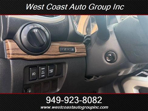 Used 2016 Nissan Titan SL image 12