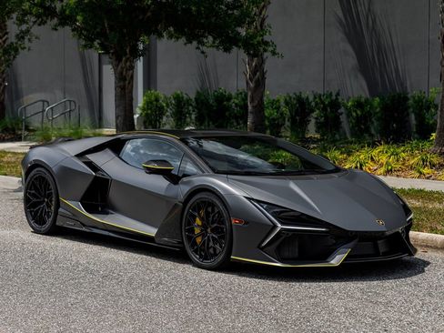 Used 2025 Lamborghini Revuelto AWD/4WD image 2