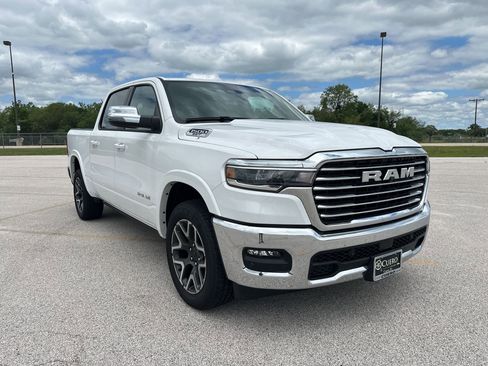 Used 2025 RAM 1500 Laramie AWD/4WD image 7