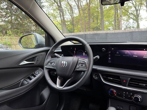 Used 2025 Buick Encore GX Preferred FWD image 32