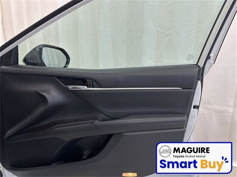 Used 2022 Toyota Camry XSE image 18