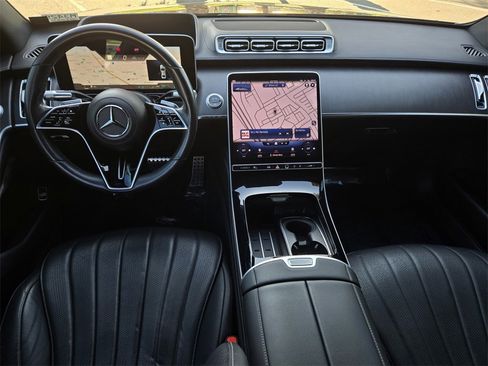 Used 2022 Mercedes-Benz S 580 4MATIC Sedan w/ AMG Line Package image 17
