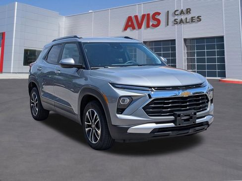 Used 2025 Chevrolet TrailBlazer LT AWD/4WD image 3