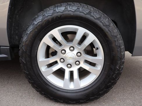 Used 2019 Chevrolet Suburban LT RWD image 43