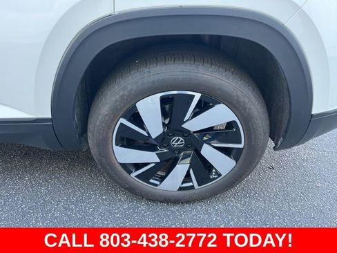 Used 2024 Volkswagen Atlas Cross Sport SE FWD image 29