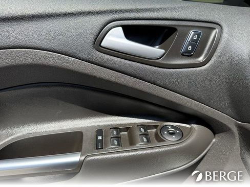 Used 2016 Ford Escape SE FWD image 23