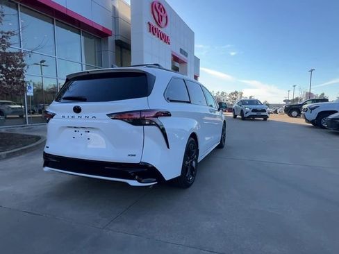New 2026 Toyota Sienna XSE image 6