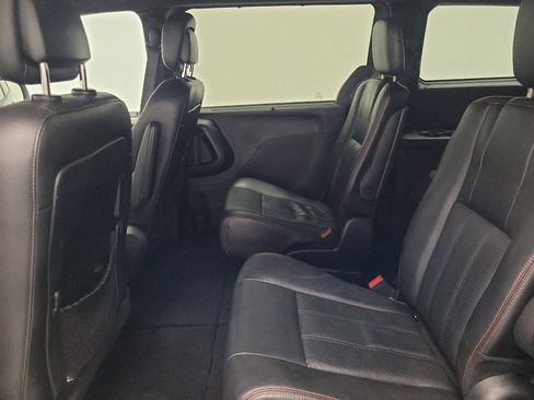 Used 2019 Dodge Grand Caravan GT FWD image 18