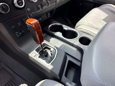 Used 2022 Toyota Sequoia Platinum AWD/4WD image 28