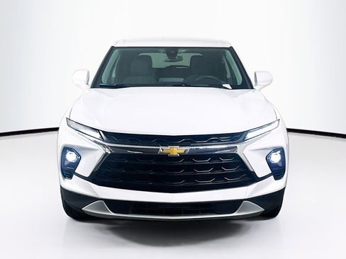Used 2025 Chevrolet Blazer LT image 2