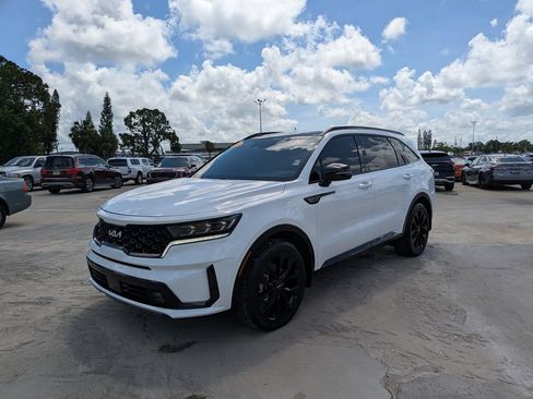 Certified 2023 Kia Sorento SX FWD image 4