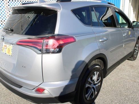 Used 2017 Toyota RAV4 LE image 7