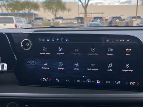 Used 2025 Chevrolet Traverse LT image 11