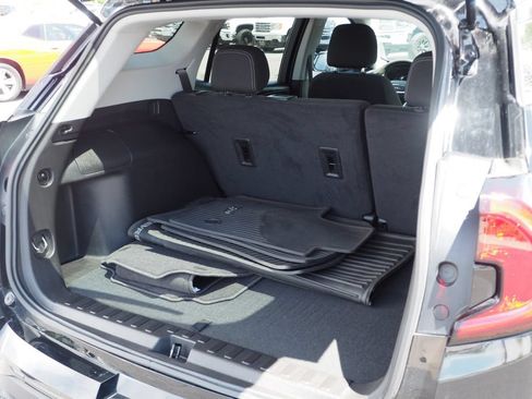 Used 2024 GMC Terrain SLE w/ Elevation Edition FWD image 17