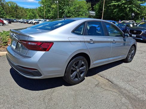 Used 2023 Volkswagen Jetta SE FWD image 6