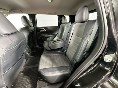 Used 2023 Mitsubishi Outlander SE AWD/4WD image 25