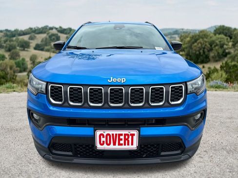 Used 2025 Jeep Compass Latitude w/ Convenience Group AWD/4WD image 2