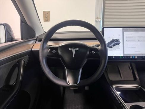 Used 2023 Tesla Model Y Long Range image 21