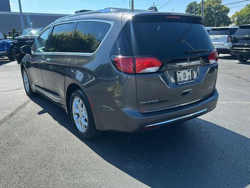 Used 2019 Chrysler Pacifica Limited FWD image 6