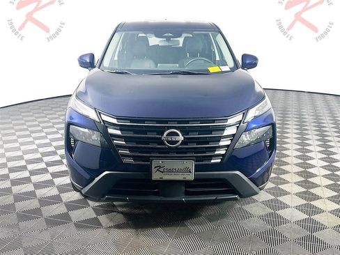 Used 2024 Nissan Rogue SV image 2