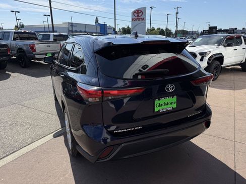 Used 2023 Toyota Highlander Limited AWD/4WD image 4