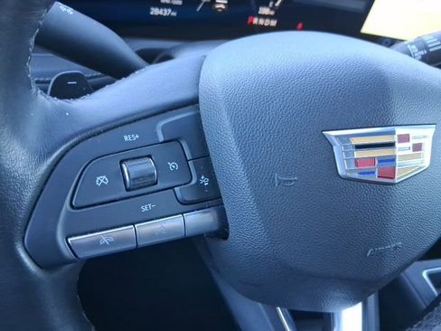 Used 2025 Cadillac XT4 Premium Luxury image 11