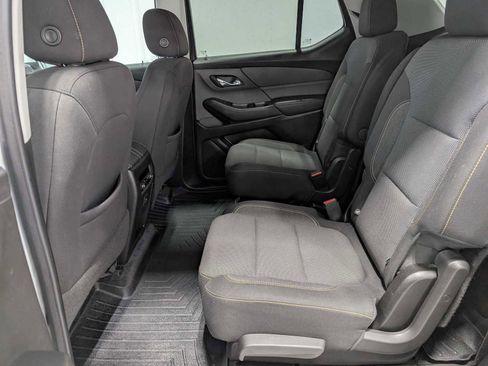 Used 2021 Chevrolet Traverse LT image 21