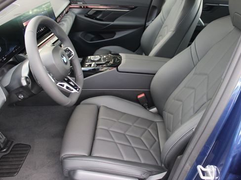 Used 2026 BMW 530i w/ M Sport Package RWD image 5