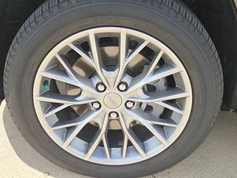 Used 2022 Jeep Grand Cherokee Summit w/ Luxury Tech Group V image 9