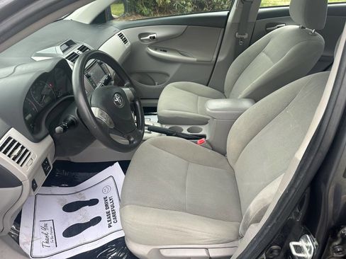 Used 2013 Toyota Corolla LE image 8
