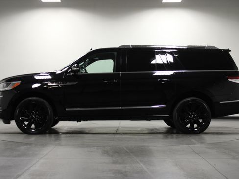 Used 2024 Lincoln Navigator L Reserve AWD/4WD image 7