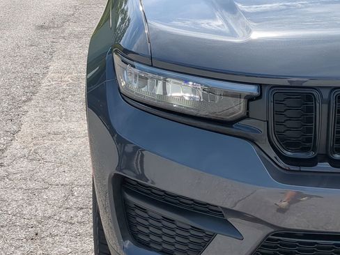 New 2025 Jeep Grand Cherokee Altitude image 8