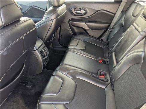 Used 2019 Jeep Cherokee Latitude Plus w/ Comfort/Convenience Group image 18