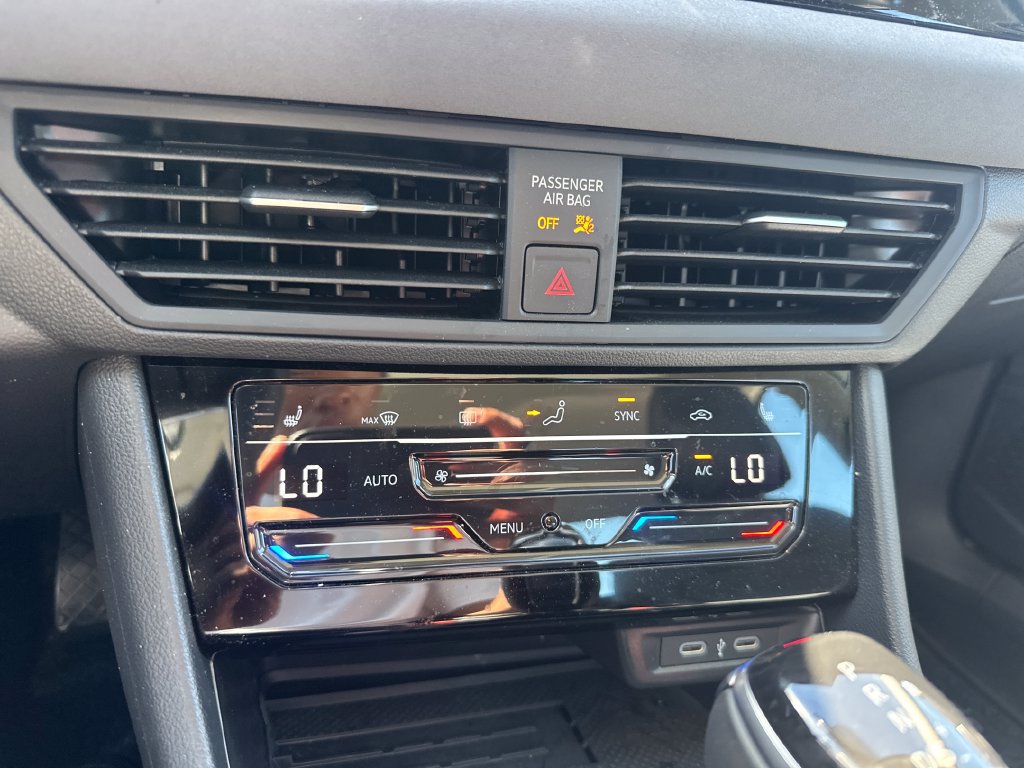 Used 2025 Volkswagen Jetta SE w/ Sunroof Package FWD image 47