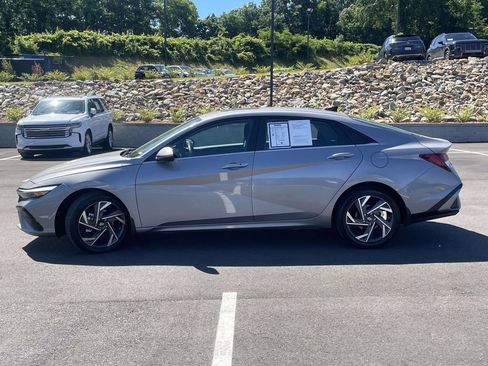 Certified 2025 Hyundai Elantra SEL FWD image 6