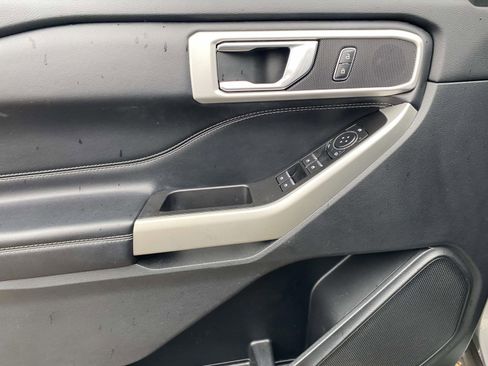 Used 2021 Ford Explorer XLT w/ Equipment Group 202A image 14