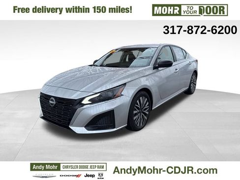 Used 2024 Nissan Altima 2.5 SV image 3