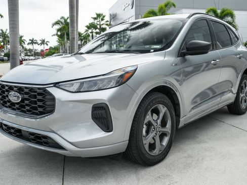 Used 2023 Ford Escape ST-Line image 5