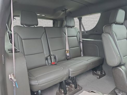 Used 2024 GMC Yukon XL Denali AWD/4WD image 12