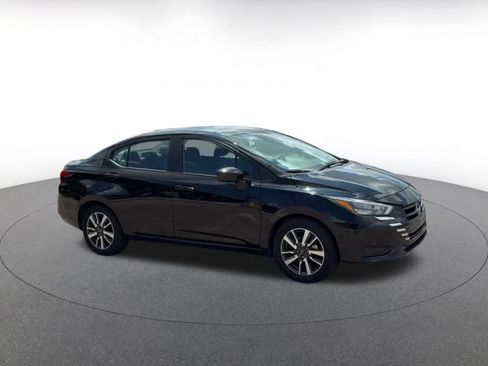 Used 2025 Nissan Versa SV FWD image 2