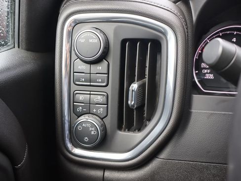 Used 2020 Chevrolet Silverado 1500 LT Trail Boss w/ Convenience Package AWD/4WD image 8