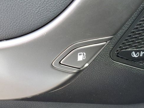 Used 2018 Hyundai Santa Fe Limited AWD/4WD image 21